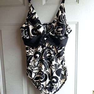 Speedo Women's Black & White One Piece Swimsuit Size:14